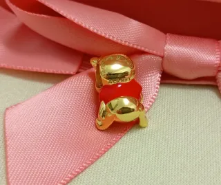 Charm Winnie The Pooh bañado en oro 14 kt.