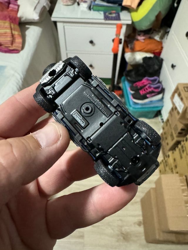 Alcatrão Land Rover Defender 110 azul