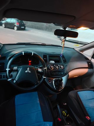 Mitsubishi Grandis 2006