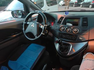Mitsubishi Grandis 2006