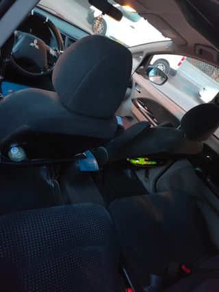 Mitsubishi Grandis 2006