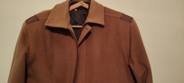 Chaqueta con goma color beige