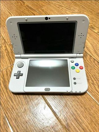 New Nintendo 3DS XL Super Famicom Edition