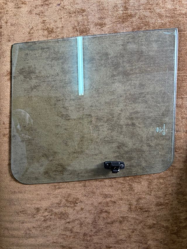 Luna trasera derechaNissan Patrol 260