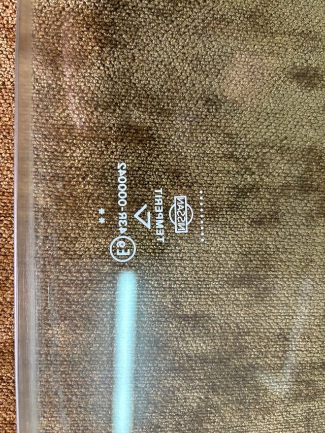 Luna trasera derechaNissan Patrol 260