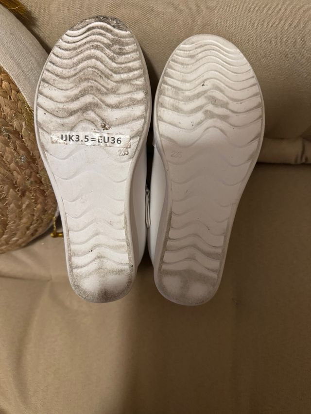 Zapatilla blanca cuña