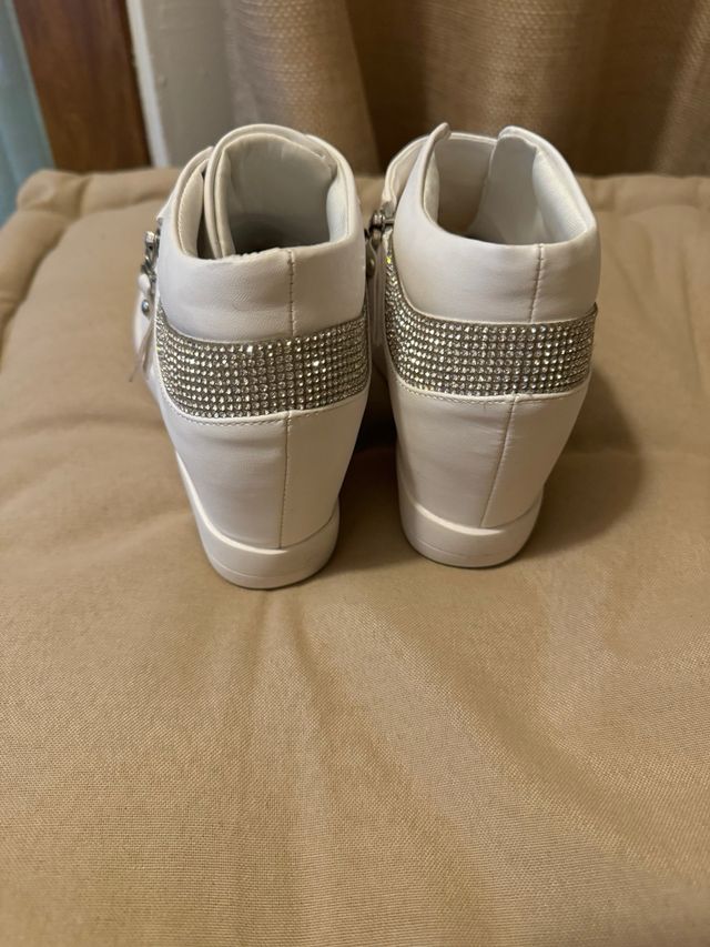 Zapatilla blanca cuña