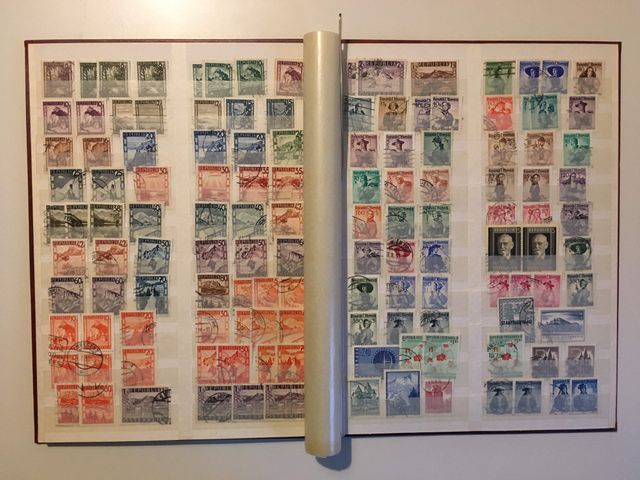 Classificatore con francobolli usati dall'Austria.