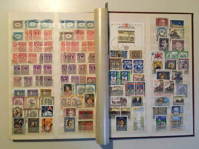 Classificatore con francobolli usati dall'Austria.