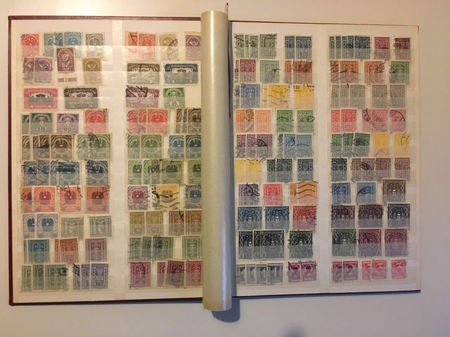 Classificatore con francobolli usati dall'Austria.