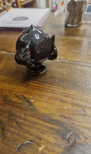 Pumo portafortuna nero tre foglie ceramica