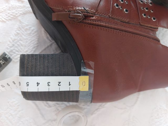 Botines de piel. Número 37. Marca Mtng.