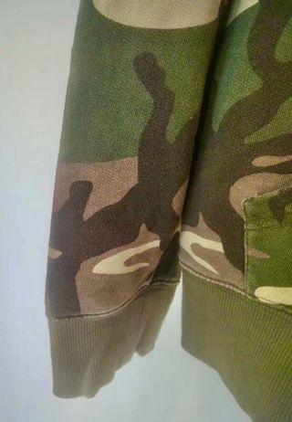 SUDADERA PARA ESCONDERSE Y DIVERTIRSE, BENETTON