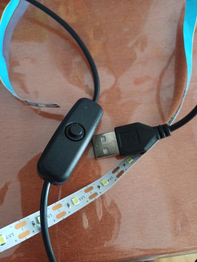 Tira Led con interruptor y enchufe Usb
