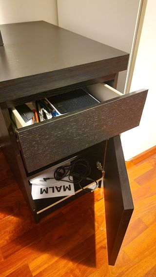 Scrivania Ikea Malm con supporto monitor