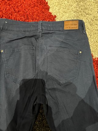 Pantalón pitillo efecto push up
