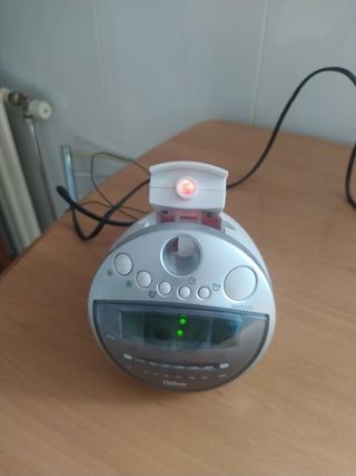 RELOJ RADIO DESPERTADOR PROYECTOR HORA