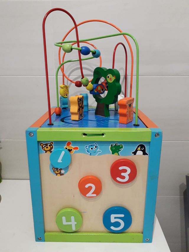 Cubo de actividades infantiles