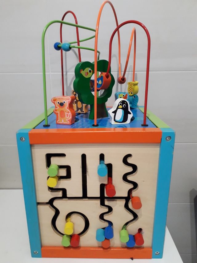 Cubo de actividades infantiles