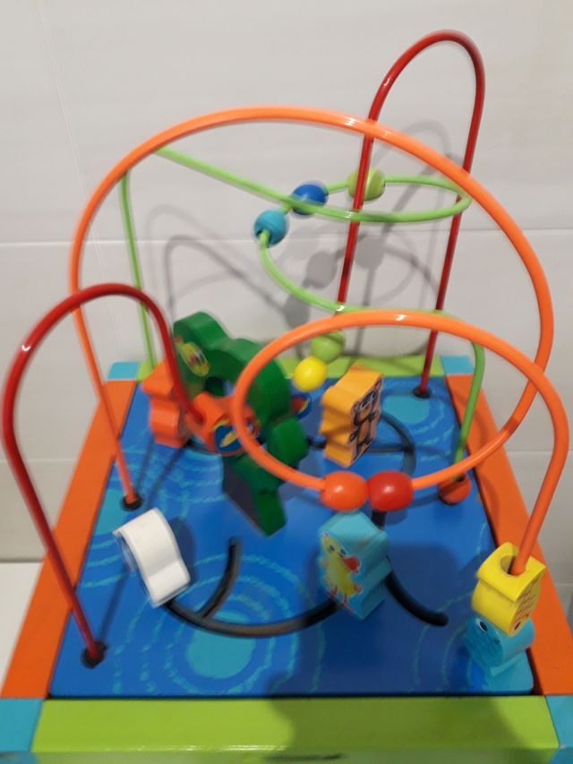Cubo de actividades infantiles