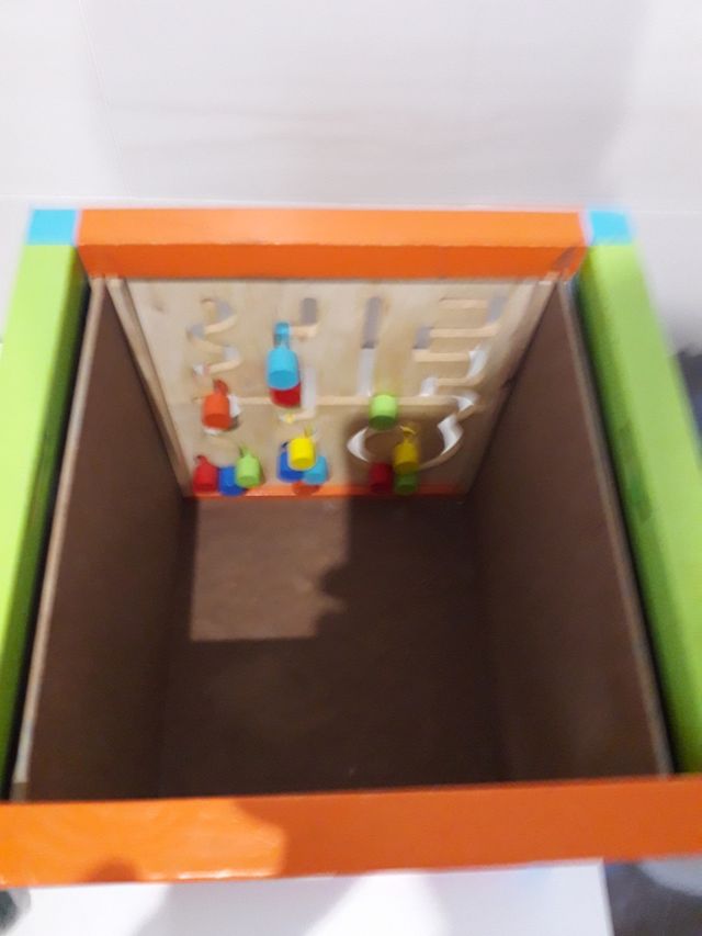 Cubo de actividades infantiles