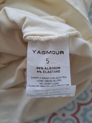 Dos blusas y una de regalo