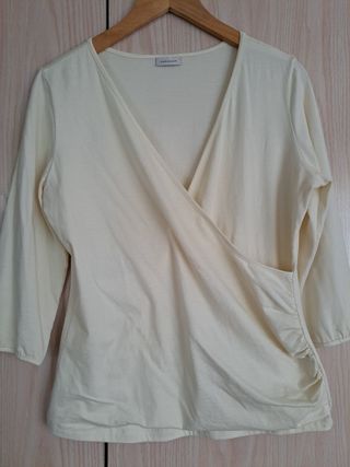 Dos blusas y una de regalo