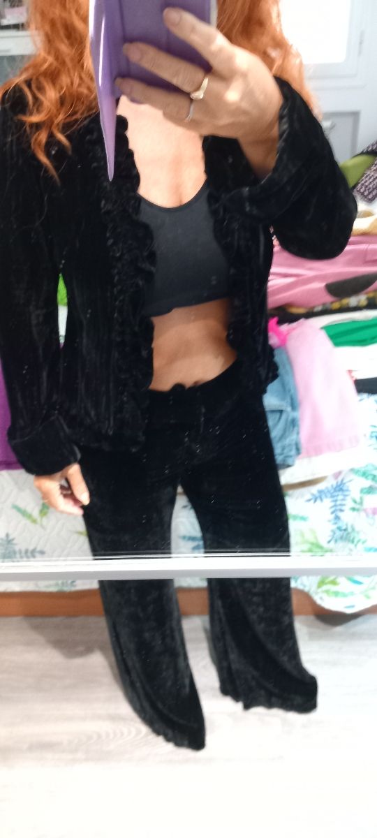 Traje terciopelo negro, mango