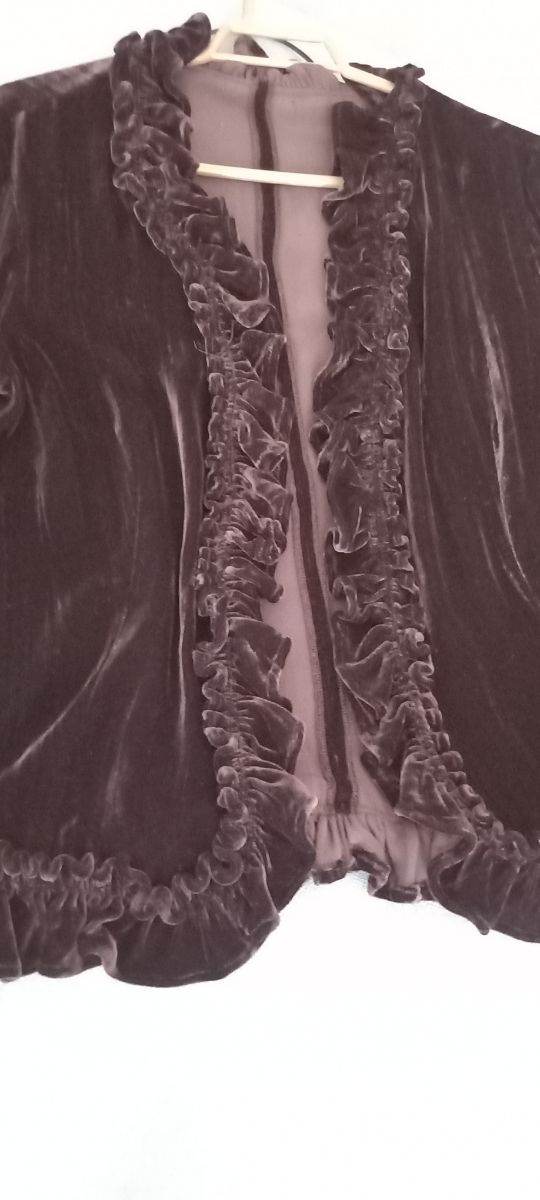 Traje terciopelo negro, mango