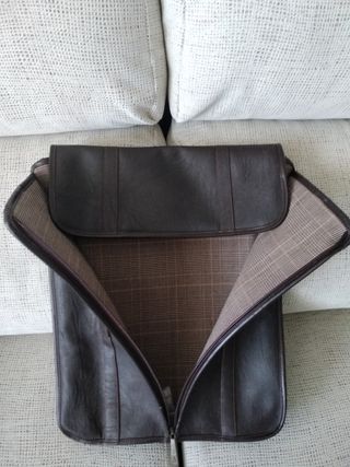 Cartera portadocumentos de piel