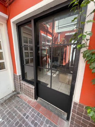 PUERTA CORREDERA ESTILO GRANERO VIDRIOS REPARTIDOS