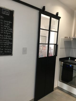 PUERTA CORREDERA ESTILO GRANERO VIDRIOS REPARTIDOS