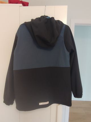 Chaqueta impermeable chico