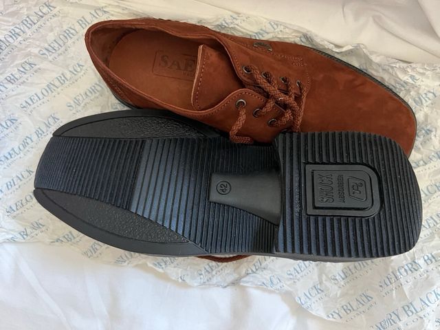 Scarpe da uomo nr 42 in camoscio marroni.