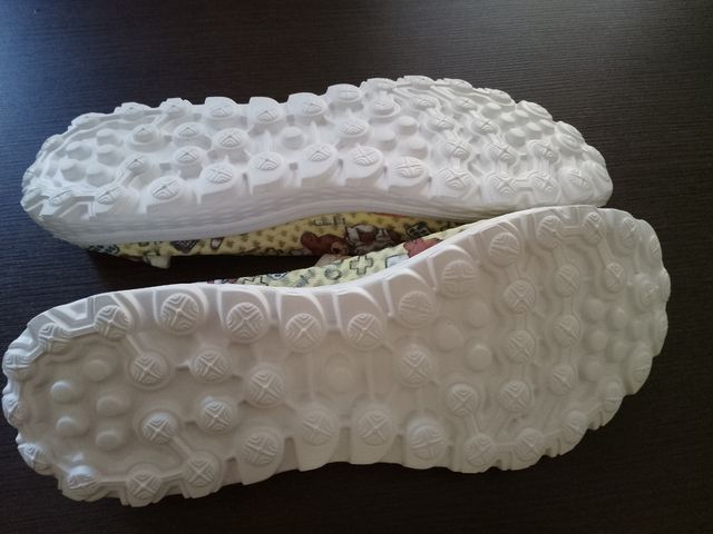 Zapatillas enfermería amarillas