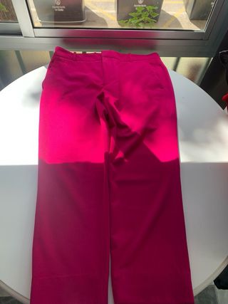 Pantalón de color rosa de Zara