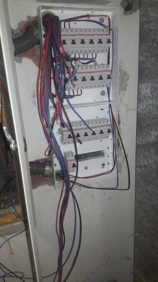 ELECTRICISTA Y FONTANERO EXPERTO