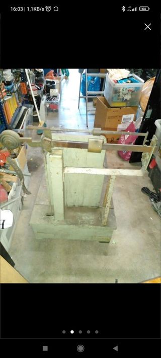 Bascula antigua de suelo