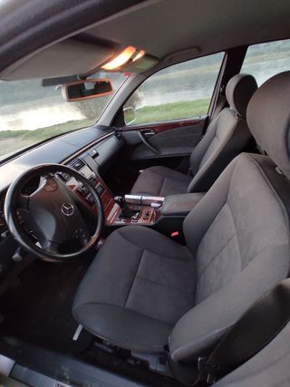 Mercedes-Benz Clase E 2001