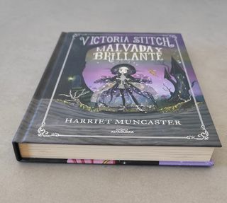 Malvada y Brillante, de Victoria Stitch