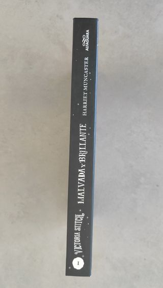 Malvada y Brillante, de Victoria Stitch