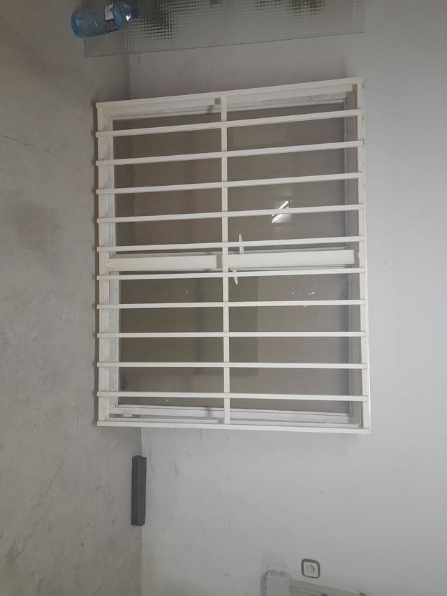 Ventana con reja