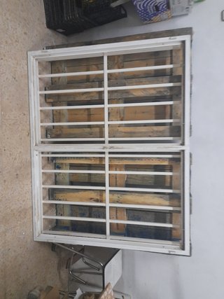 Ventana con reja
