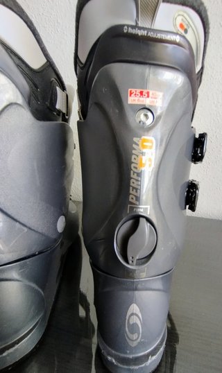 Esquís y botas para principiantes.