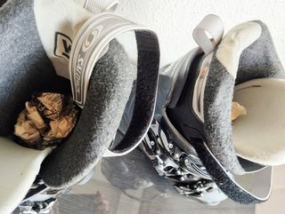 Esquís y botas para principiantes.