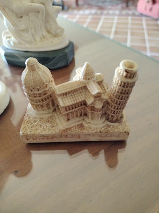 Lote miniaturas esculturas La Piedad etc
