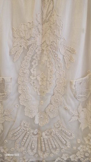 Minivestido  bordado antiguo y tul