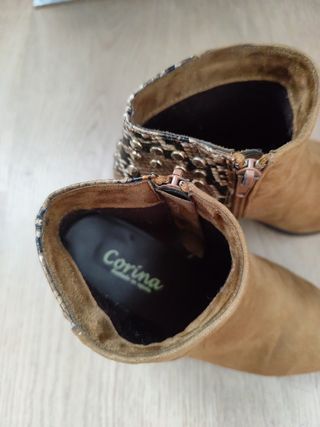 Botines de ante de Corina