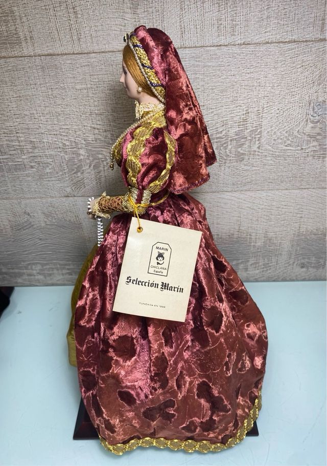 Muñeca porcelana Reina Catalina Portugal - Marin