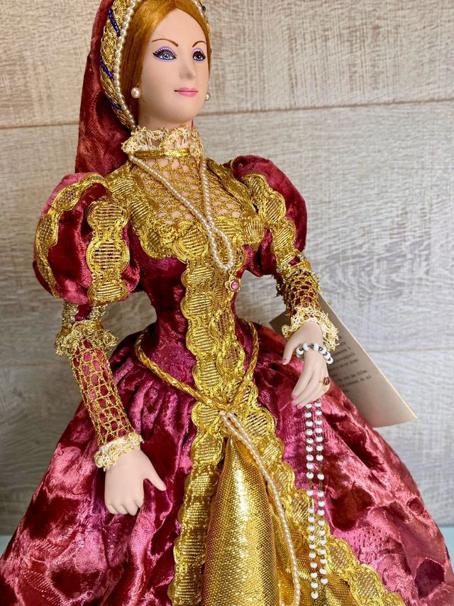 Muñeca porcelana Reina Catalina Portugal - Marin